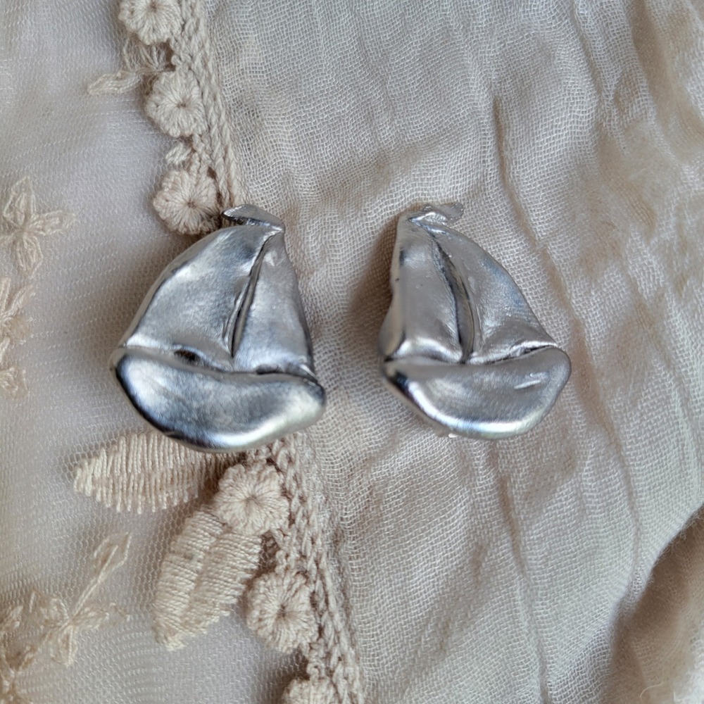Vintage 1990s Sailboat Clip-On Earrings Silver Tone Modernist Nautical Statement - Picture 4 of 8